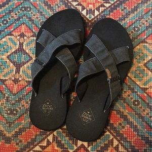 free waters black shoes